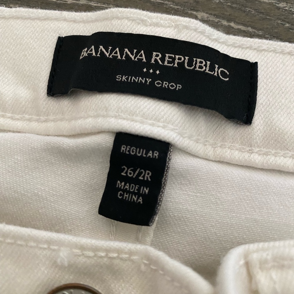 Banana Republic white skinny jeans! Size 26/28 they fit great!